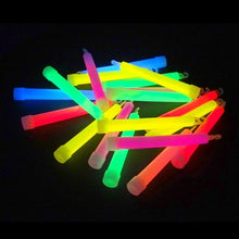 Laden Sie das Bild in den Galerie-Viewer, 25 Power Knicklichter 150 x 15 mm im Farb-Mix - BULK