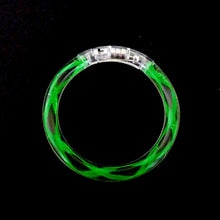 Laden Sie das Bild in den Galerie-Viewer, 1 LED Armreif &quot;Twisted Style&quot; (Farbauswahl)
