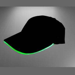 1 schwarze Base Cap mit grünen LEDs