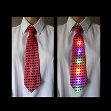Laden Sie das Bild in den Galerie-Viewer, 1 LED Krawatte (Farbauswahl)
