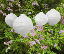 Laden Sie das Bild in den Galerie-Viewer, 1 LED Lampion 30 cm weiß ohne Batterien
