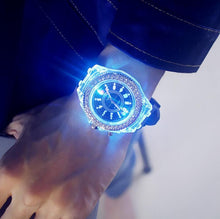 Laden Sie das Bild in den Galerie-Viewer, 1 LED Quarz Uhr (Farbauswahl)
